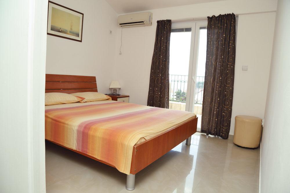 Apartmani Irena Petrovac 外观 照片